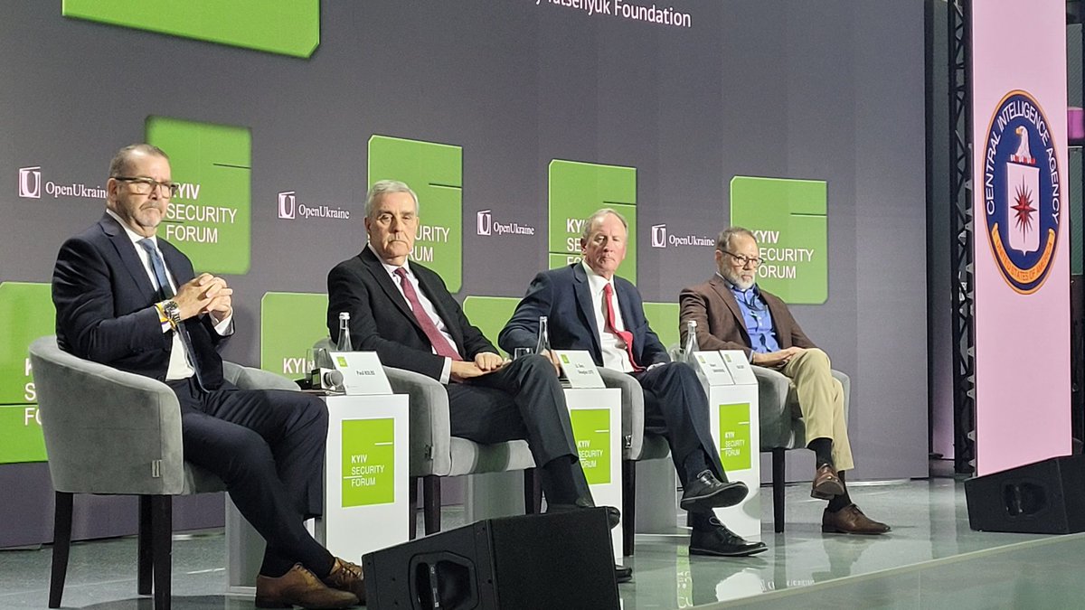 1/3
Joukko kokeneita US/UK tiedusteluammattilaisia paneelissa.
Muutamia nostoja:
- Venäjä tekee sabotaasioperaatioita koska se ei joudu maksamaan tekosistaan.
- Jos Ukrainaan tulee aselepo, Venäjä tulee lisäämään hybridisodankäyntiään länttä vastaan.