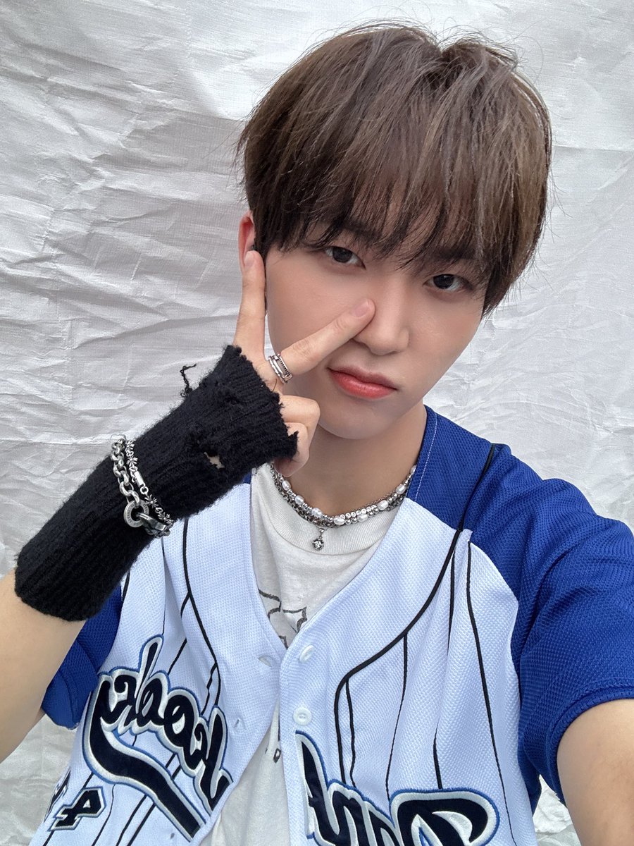 TNX_twt's tweet photo. TNX 첫 대학교 축제!! 재밌게 즐겨주신 단국대 학생분들 감사합니다ㅏㅏ!!

#TNX
#은휘 #HWI https://t.co/LwiBq3du26