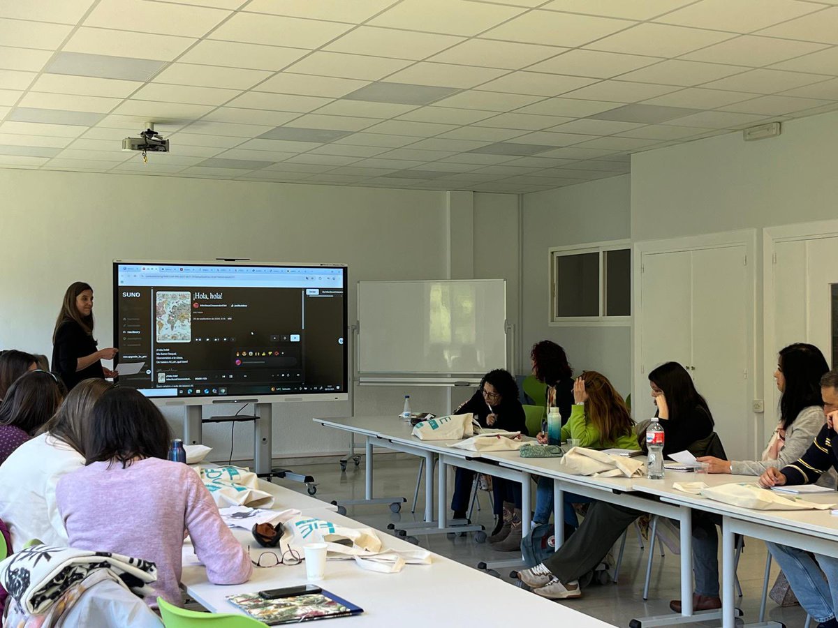 PCT_Lectura_CyL's tweet image. El grupo #PCTLecturaCyL nos formamos hoy en ELE - Español como Lengua Extranjera, de la mano de Raquel Malpelo en el @cfieburgos #formacionCyL #ele