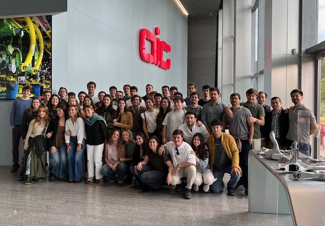 ¡NUEVA GENERACIÓN!

Nos encanta ser referentes para los estudiantes de grado y master de múltiples universidades.

Los alumnos vienen con ganas de conocer la realidad de la industrias de automoción y ver cómo es un centro de innovación abierta

<a href="/tecnun/">Tecnun</a>