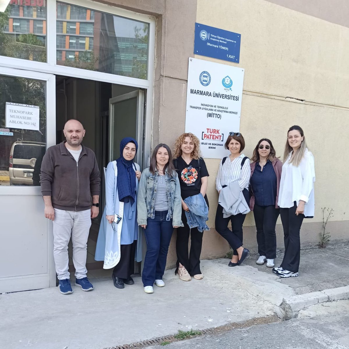 Kadın Sağlığı Hemşireliği Uygulamaları ve İnovasyon dersi kapsamında, Doğum ve Kadın Hastalıkları Hemşireliği doktora öğrencilerine patent ve girişimcilik bilgilendirme sunumu gerçekleştirdik. Katkıları için değerli akademisyenimiz Prof. Dr. Hatice Yıldız’a teşekkür ederiz.