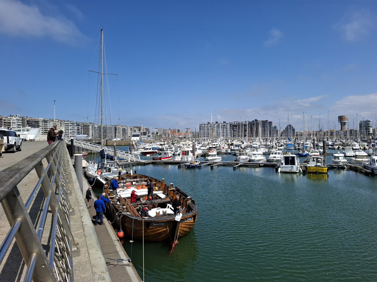 rogerackaert's tweet photo. Blankenberge 8/05/2025
14.07u #vrtweer 
Tewaterlating vissersboot
 B1 Sint-Pieter https://t.co/pHQ33JTcwA
