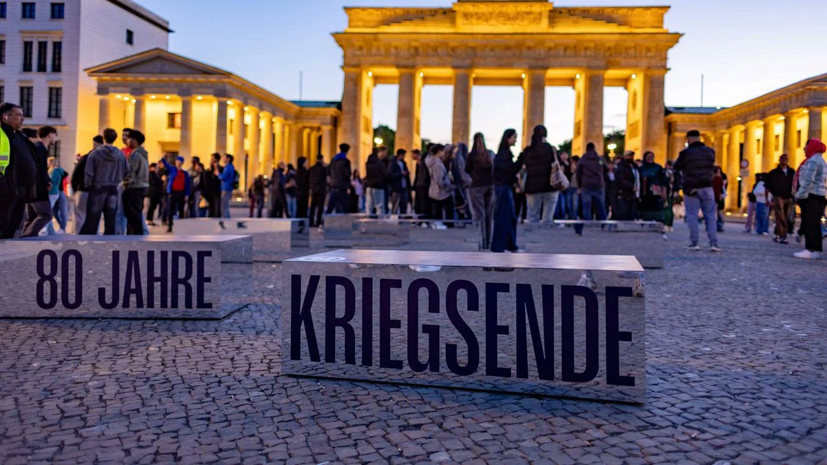 ReitzAxel's tweet image. Heute vor 80 Jahren kapitulierte die Wehrmacht in #Berlin und das Ende der #Nazi-Herrschaft war besiegelt.  Der #8Mai1945 war damit ein Tag der #Befreiung. Nicht nur für Juden, Sinti und Roma, Queere, Demokraten, Zwangsarbeiter und Kriegsgefangene - sondern für ganz #Deutschland!