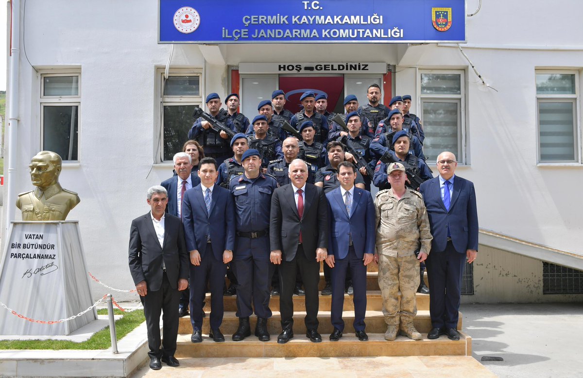 TCCermik's tweet photo. Valimiz Sayın Murat ZORLUOĞLU,ilçemizi ziyaret etti. 

Ziyaret kapsamında Kaymakamımız Adem KARATAŞ’tan ilçemizin genel durumu ve yürütülen çalışmalar hakkında bilgi aldı. https://t.co/GGZQxQ7tst