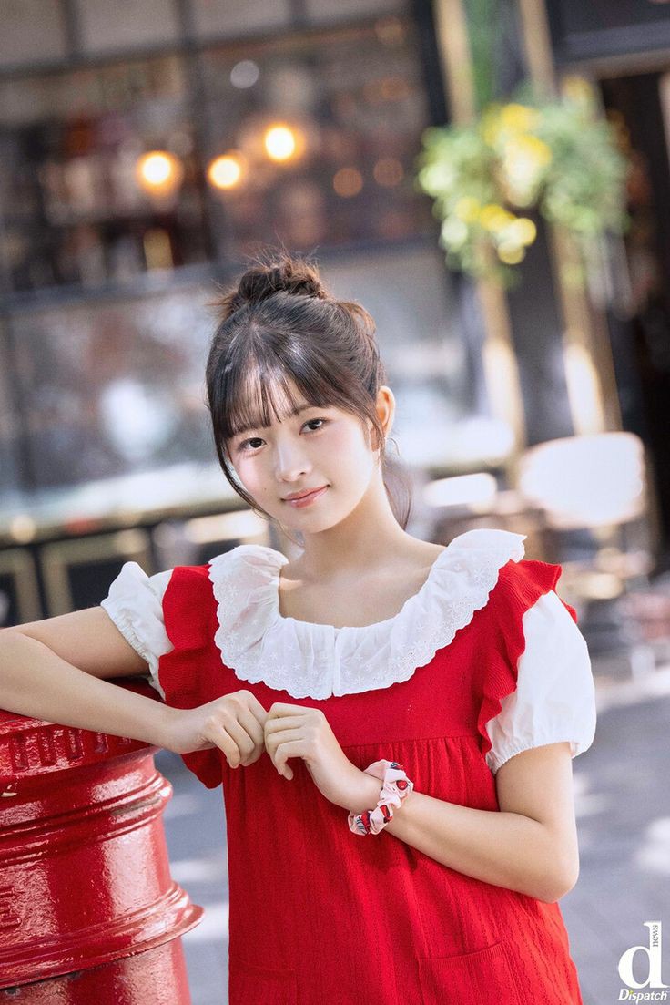 took a lot of beautiful photos. the sweet blend of red in a country that many people love is so nice. did you have a nice day today? what interesting things did you encounter today in England? 🍓💗