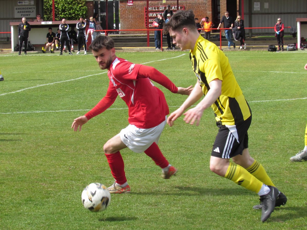LSPhoto247's tweet photo. Action shots from @hawshob 2-0 @Hutchie_Vale. @EastScotlandFA Premier Division (08/05/25). https://t.co/5MKNTOlajH