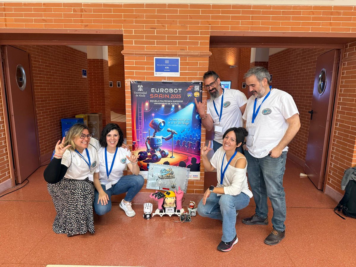 lobo_tic's tweet photo. Equipo #ElectricTambourine listo para #Eurobot 🤖❤️ https://t.co/Mb3dzbkUMB