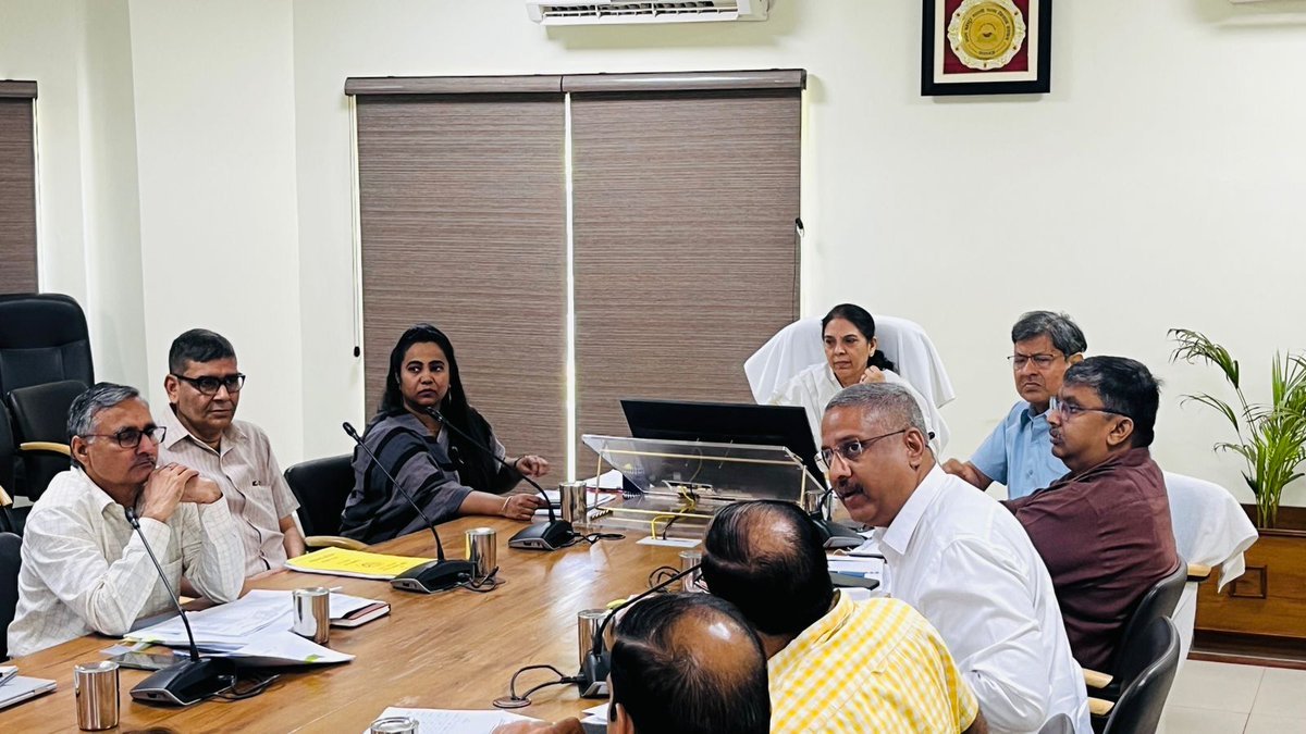 प्रमुख सचिव, चीनी उद्योग एवं गन्‍ना विकास विभाग की अध्यक्षता में आज दिनांक 08-05-2025 को गन्ना किसान संस्थान, लखनऊ के सभाकक्ष में वर्चुअल विभागीय समीक्षा बैठक आयोजित की गई ।
<a href="/CMOfficeUP/">CM Office, GoUP</a> 
<a href="/UPGovt/">Government of UP</a> 
<a href="/InfoDeptUP/">Information and Public Relations Department, UP</a> 
<a href="/UPCane/">Cane Development UP</a>