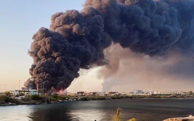 🔴 طائراتكم المسيرة فوقنا… وكرامتنا فوقكم!
حين تُهاجم السماء… ويبتسم السوداني!

السودان لا يُقصف… بل يُزلزل ياعيال زايد اصحوا من الوهم والسحر ..

السودان لا يُركَع… والسماء ليست للبيع!

من كان يظن أن السودان سينهار..والله العظيم فقد أساء قراءة التاريخ… ومن راهن على دمارنا