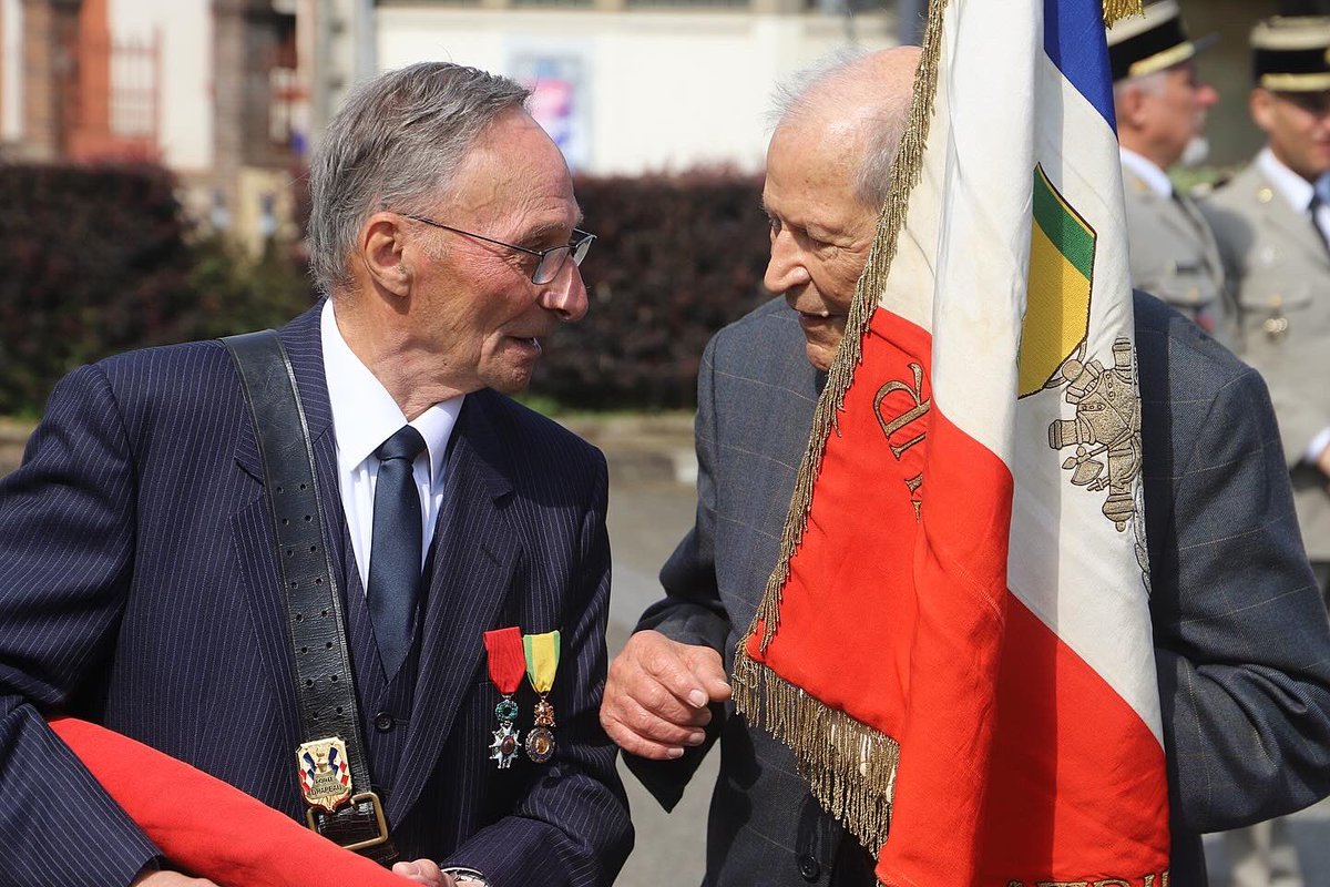 🇫🇷 8 mai 2025 🇫🇷

 80 ans de la Victoire

À Nogent-le-Rotrou. Les sapeurs-sauveteurs du 1er RIISC ont rendu hommage à celles et ceux qui ont combattu pour la liberté. 🫡