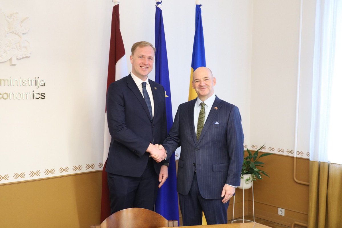 Viktors Valainis (@viktorsvalainis) on Twitter photo Tikšanās laikā ar ASV vēstnieku Latvijā Kristoferu Robinsonu, pārrunājām plašākas sadarbības iespējas, lai veicinātu Latvijas enerģētisko drošību, uzlabotu konkurētspēju naftas tirgū! Kā arī kopīgi strādātu pie jaunu un nebijušu tehnoloģiju attīstības Latvijā! <a href="/USEmbassyRiga/">U.S. Embassy Riga</a> Tikšanās laikā ar ASV vēstnieku Latvijā Kristoferu Robinsonu, pārrunājām plašākas sadarbības iespējas, lai veicinātu Latvijas enerģētisko drošību, uzlabotu konkurētspēju naftas tirgū! Kā arī kopīgi strādātu pie jaunu un nebijušu tehnoloģiju attīstības Latvijā! <a href="/USEmbassyRiga/">U.S. Embassy Riga</a>