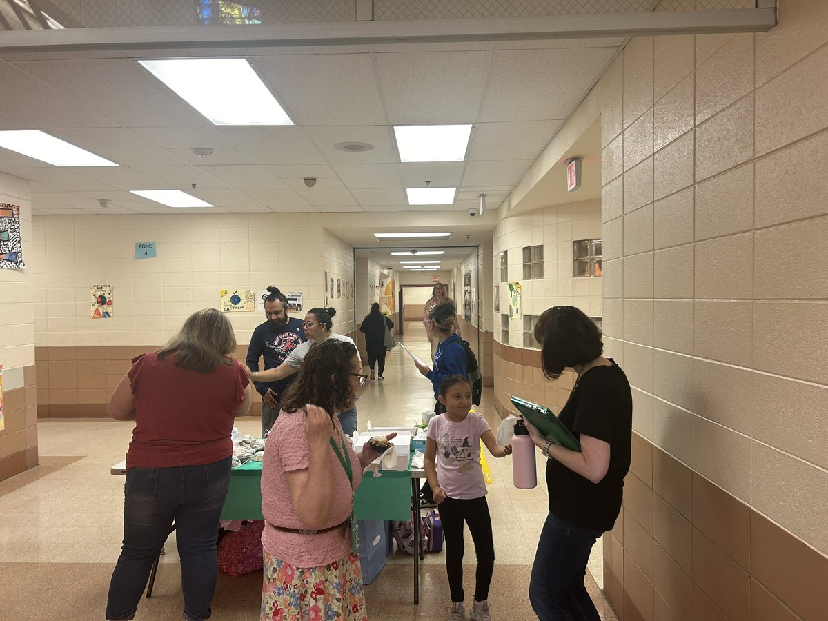 Our PTA is Too Sweet with this Staff Appreciation Treat! Thank you <a href="/GreencastlePTA/">Greencastle ES PTA</a> <a href="/PrincipalKJDean/">Kurshanna Dean</a>