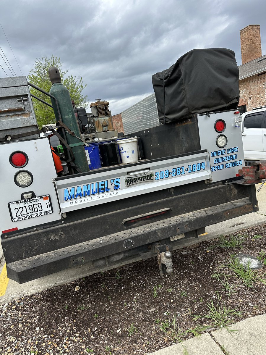 MeltdownCW's tweet photo. Two clean installs last week—both partial wraps, both turning heads.
Logos, contact info, bold accents—you don’t need a full wrap to make an impact.
Thanks to HomeSmith &amp; Manuel’s Mobile Repair for trusting us!
#PartialWrap #VehicleBranding #CleanDesign https://t.co/LHdMOe2v4Z
