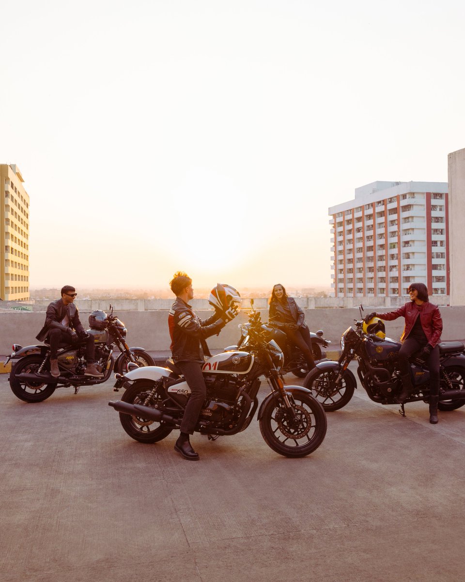 royalenfield's tweet photo. The crew rises when the sun sets.
#Shotgun650 #ByCustomForCustom #RoyalEnfield #RidePure #PureMotorcycling https://t.co/kwccdanCBA