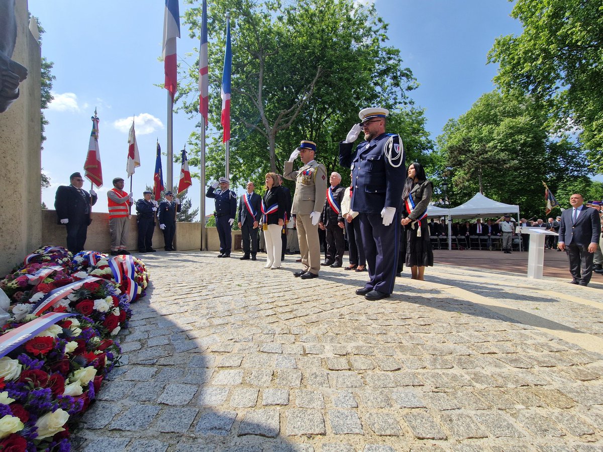 1er régiment d'hélicoptères de combat (@1errhc) on Twitter photo 🇫🇷 Ce 8 mai à Puteaux, nous commémorons les 80 ans de la Victoire de 1945.
Nous rendons hommage à toutes celles et ceux qui ont combattu pour la France et sacrifié leur vie pour notre liberté.
#DevoirDeMémoire #VotreHistoireNotreHistoire
<a href="/villedeputeaux/">Ville de Puteaux</a> 🇫🇷 Ce 8 mai à Puteaux, nous commémorons les 80 ans de la Victoire de 1945.
Nous rendons hommage à toutes celles et ceux qui ont combattu pour la France et sacrifié leur vie pour notre liberté.
#DevoirDeMémoire #VotreHistoireNotreHistoire
<a href="/villedeputeaux/">Ville de Puteaux</a>