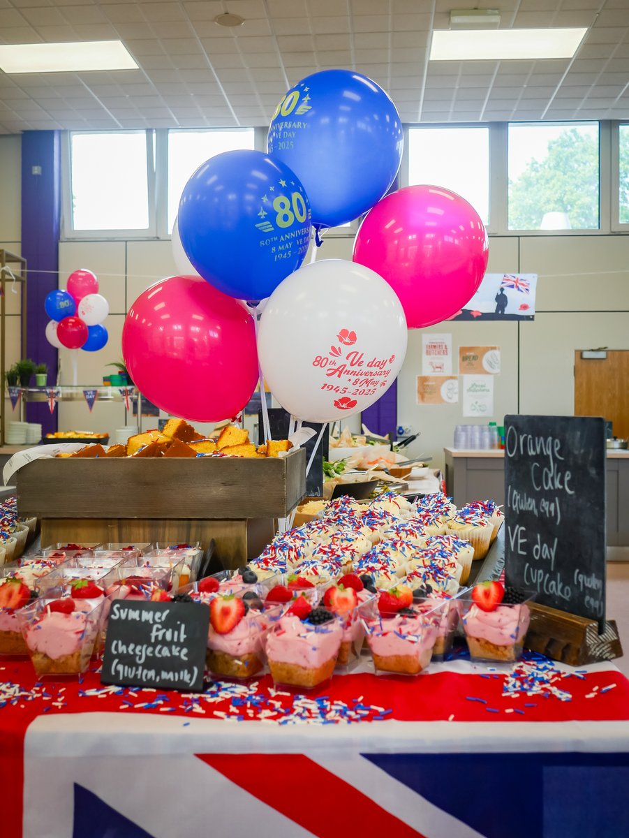 Great to see students in Prep enjoying getting into the spirit of VE celebrations this morning, by wearing red, white and blue to represent the colours of the Union Jack.

They also had an outside picnic lunch to look forward to, with a special theme to celebrate VE Day. 🧁😋