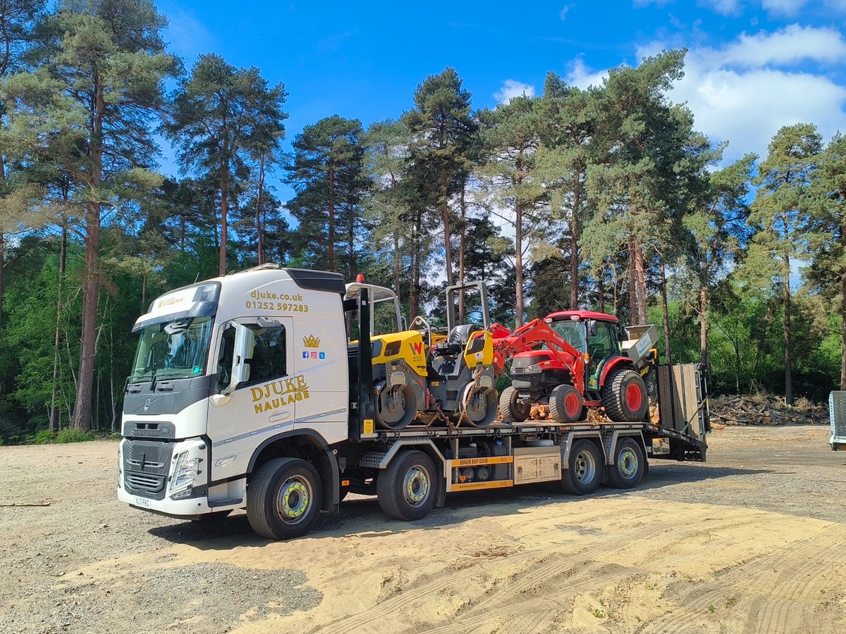 Another good job done for the team this week, the machines are off back home to get ready for the next job!

#lorries #haulage #machinary #DJUKE #HYDROWICK #sportsturf #golf #tractor