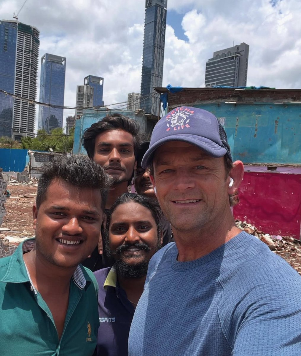 Adam Gilchrist taking selfie with fans at Worli, Mumbai ❤️
