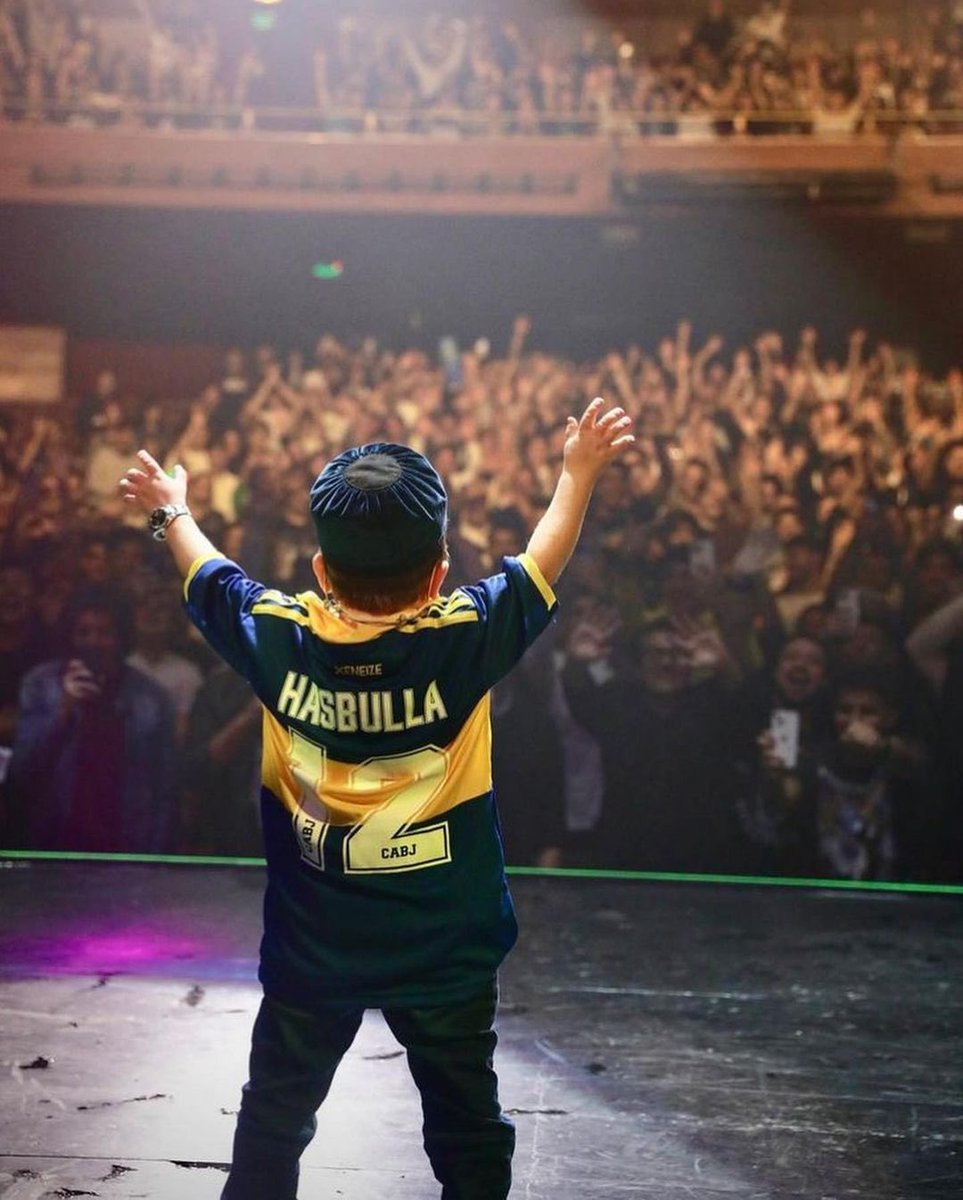 Abro hilo de famosos random con la camiseta de Boca, empiezo yo: