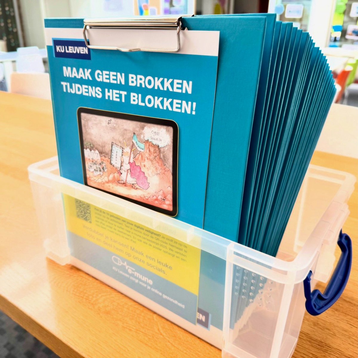 Vanaf vandaag in KU Leuven-bibliotheken en leercentra: het ICTS-klembord, tijdelijk terug van weggeweest! Haal nu je gratis klembord op en doe mee aan onze 10 geboden-wedstrijd. Dé 10 geboden voor veilige IT vind je op kuleuven.be/e-mune/10-gebo… #emune