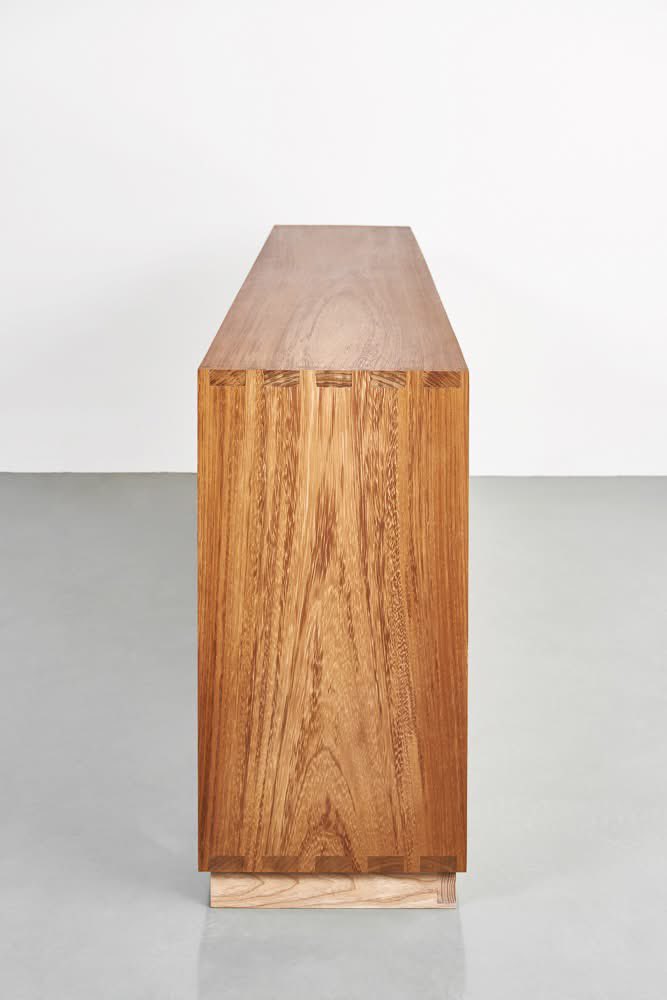 Calventedesign's tweet photo. Detalles aparador 𝐈𝐝𝐢𝐩𝐬𝐮𝐦

Simetría. Juegos de ondas y anillos que destacan el valor de la madera, preservando y ensalzando su belleza natural.

#Calvente #MobiliarioInmortal #Diseño #CarpinteríadeMadera #Carpintería #Arquitectura #Interiorismo #mobiliarioinmortal https://t.co/TGSUi2Vcmx