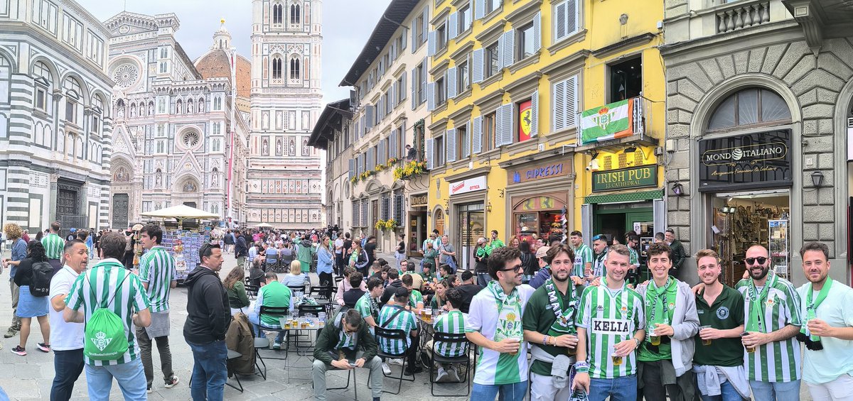 🟢 La Piazza del Duomo es verdiblanca 👇