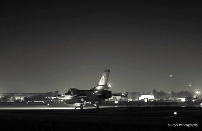 suppandiiii's tweet image. 🚨The atmosphere in Islamabad was one of revenge, PAF are looking at India with anger in their eyes. @diarioas