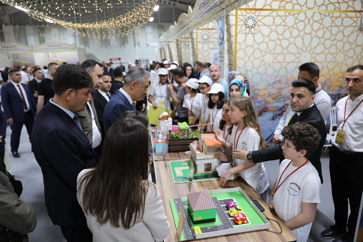 Mardin İl Millî Eğitim Müdürlüğü (@mardinilmem) on Twitter photo Mardin'in bilim ve teknoloji festivali MARDİNFEST'te 500'den fazla öğrenci ve öğretmenimiz, 192 projesiyle sizleri bekliyor. Her bir stantta yer alan projeler, geleceğe atılmış güçlü birer adımlar olacaktır.
<a href="/tcmeb/">Millî Eğitim Bakanlığı</a>
<a href="/Yusuf__Tekin/">Yusuf Tekin</a>
<a href="/Mardin_Valiligi/">Mardin Valiliği</a>
<a href="/tuncay_akkoyun/">Tuncay Akkoyun</a>
<a href="/ali_eyyupkoca/">Ali Eyyupkoca</a> Mardin'in bilim ve teknoloji festivali MARDİNFEST'te 500'den fazla öğrenci ve öğretmenimiz, 192 projesiyle sizleri bekliyor. Her bir stantta yer alan projeler, geleceğe atılmış güçlü birer adımlar olacaktır.
<a href="/tcmeb/">Millî Eğitim Bakanlığı</a>
<a href="/Yusuf__Tekin/">Yusuf Tekin</a>
<a href="/Mardin_Valiligi/">Mardin Valiliği</a>
<a href="/tuncay_akkoyun/">Tuncay Akkoyun</a>
<a href="/ali_eyyupkoca/">Ali Eyyupkoca</a>
