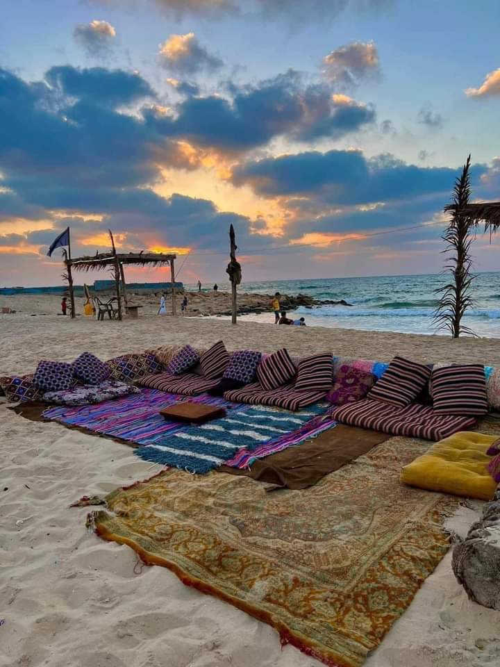 و نقعد نحكي