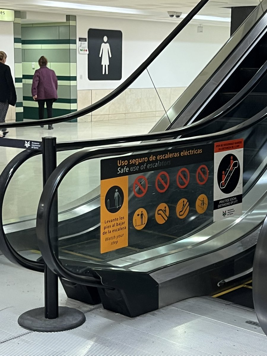 guacharito's tweet image. 🚨 @AeropuertoTIJ, I’m frustrated! The mechanical escalator by door 18 is out of order, and there’s no elevator. As a parent of twins, I can’t manage this alone. This is unacceptable! 😡 #TijuanaAirport #AccessibilityIssues