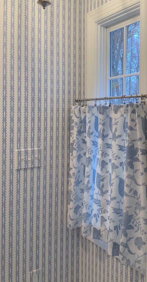 johnbennerco's tweet photo. Here is another wallpaper install we did in a west chester home. We installed @serenaandlily in this water closet.
.
Designer @elliemacdesigns
.
#johnbennercompany #bennercompany #painting #drywall #wallpaper #wallcovering #paperhanging #familybusiness #since1889 https://t.co/vKrUiVIM4v