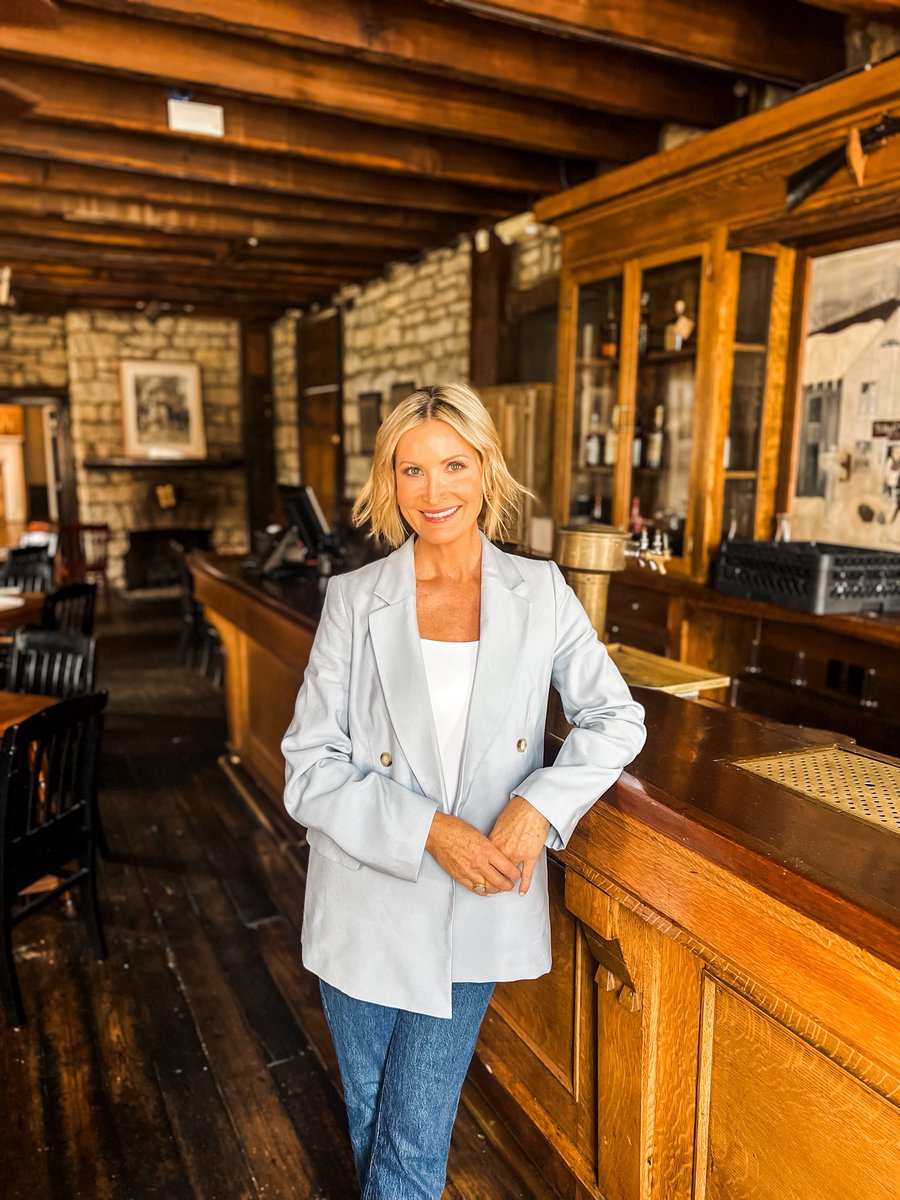 claudiacoffeytv's tweet photo. I’m teaming up with @visitbardstown to bring you an all-access pass to National Bourbon Week. 🥃Sips, stories &amp; surprises from the Bourbon Capital of the World—coming this June. #BourbonWeek #VisitBardstown https://t.co/QBWX6J836j
