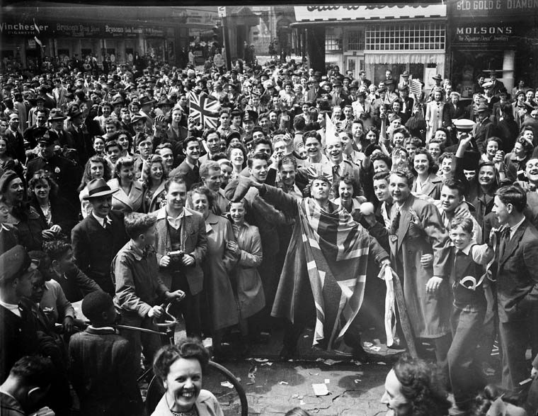 "You have helped to rid the world of a great scourge."

On May 8, 1945, Prime Minister William Lyon Mackenzie King’s words rang from radios across the country. It was Victory in Europe Day.
 
80 years on, #CanadaRemembers.

📷 3222751