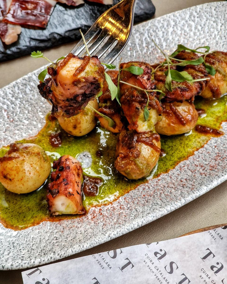 TastCatala's tweet photo. Aupa Lehoiak! Calentamos motores antes del partido con unas tapas y cervezas bien frías en Tast? 🍻 ¡Os esperamos!
@AthleticClub 
📍Tast Catala https://t.co/Rv4m8UcKil