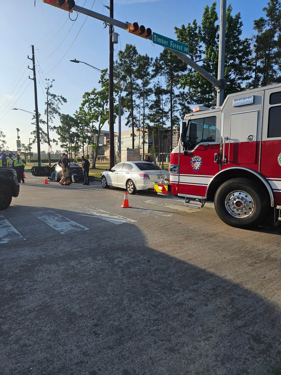 TRAFFIC ALERT!

Constable Deputies are investigating a motor vehicle crash in the 11700 block of Madera Run Parkway and Timber Forest Drive.

EMS and fire are on scene treating the victims. Minor injuries reported at this time. Expect delays!
