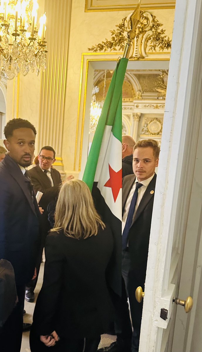 Now I can say that I was there the day when the Syrian flag was being hanged for the first time ⁦<a href="/Elysee/">Élysée</a>⁩.