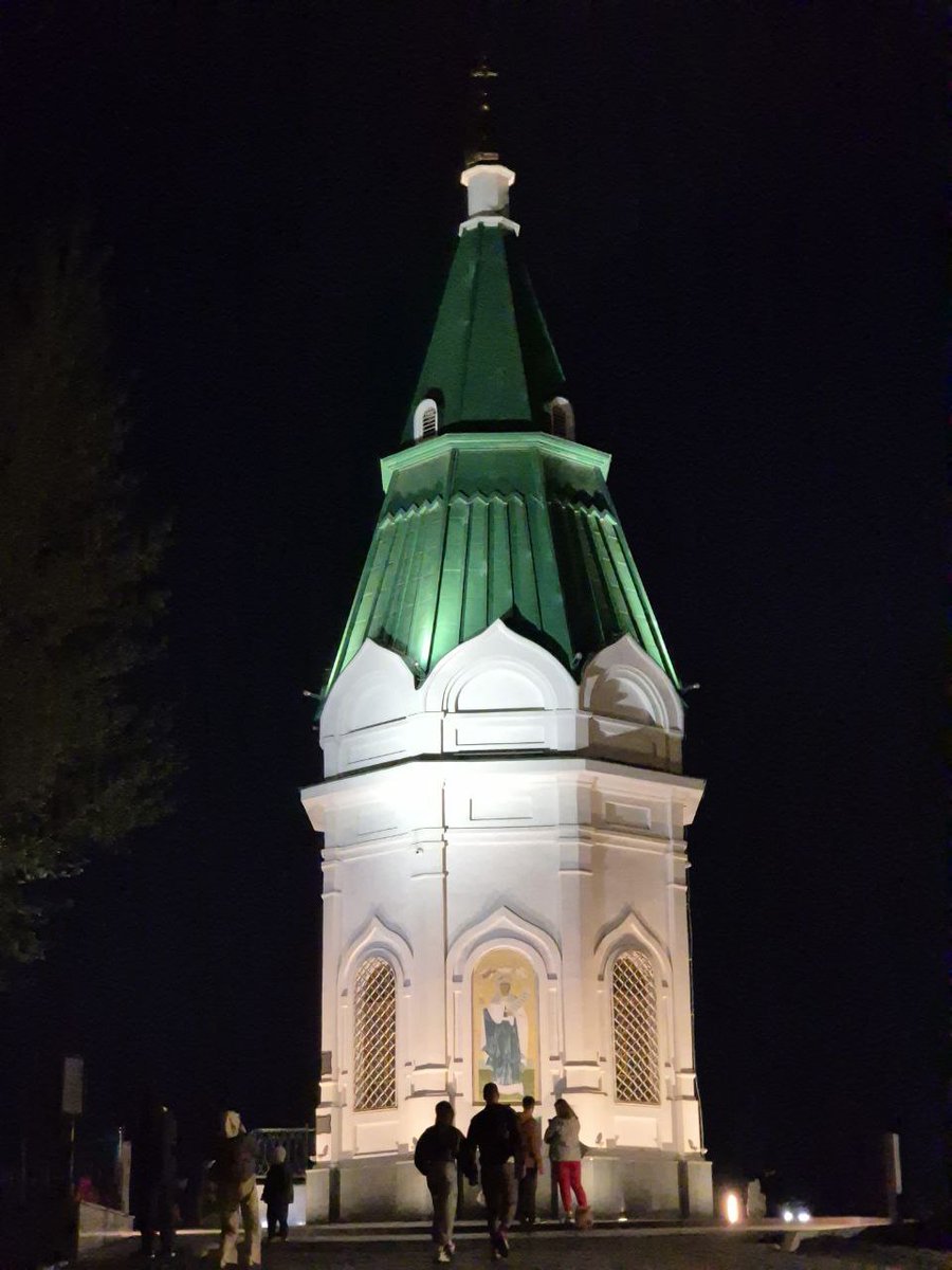 Almost a queen🖤🍷 (@millesentario) on Twitter photo 