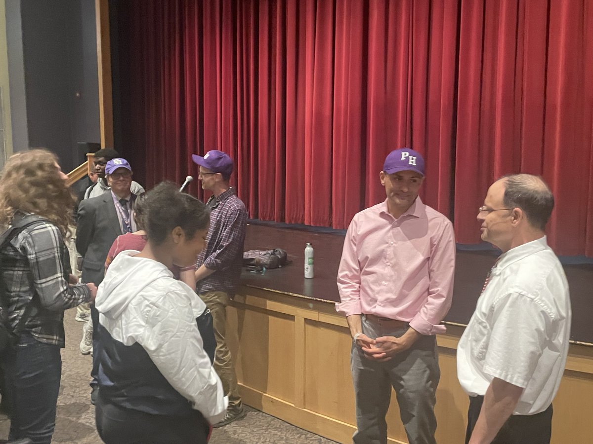 Sam Rasoul 🍉 (@sam_rasoul) on Twitter photo Made another visit to our schools this week, this time to Patrick Henry with Vice Mayor Terry McGuire to meet with their government class! We discussed how local & state government impacts their communities and how their future leadership can help shape tomorrow.
<a href="/RoanokeSchools/">Roanoke City Public Schools</a> Made another visit to our schools this week, this time to Patrick Henry with Vice Mayor Terry McGuire to meet with their government class! We discussed how local & state government impacts their communities and how their future leadership can help shape tomorrow.
<a href="/RoanokeSchools/">Roanoke City Public Schools</a>