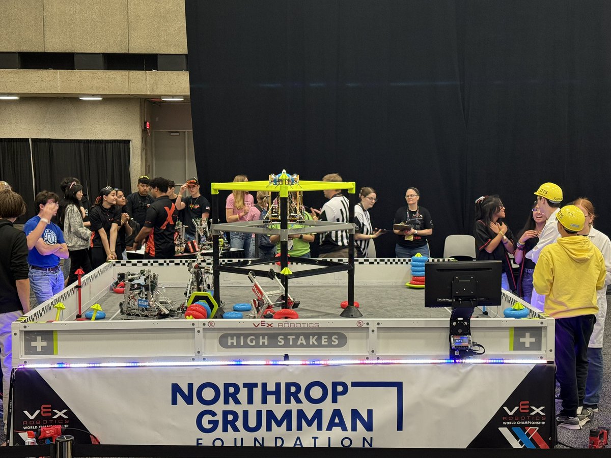 mrbflores_'s tweet image. Epic end to quals at #VEXWorlds 2025! @JMHanksRobotics, allied with Jackson, TN, defeated Nevada & Alabama 45-31. Proud of our Knights!
@HanksGutierrez @bre_terrazas @YsletaISDCTE @hmartinez5yisd