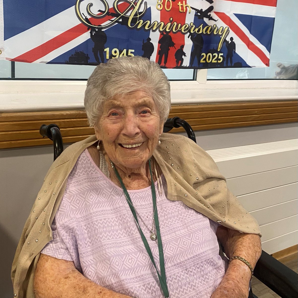 thermbi's tweet image. To mark 80 years of #VEDay, our residents at Devonshire Court, in #Leicester, and Queen Elizabeth Court, in #Llandudno shared their wartime stories, enjoyed sing-alongs and afternoon tea. π¬π§
#veday80thanniversary #LestWeForget