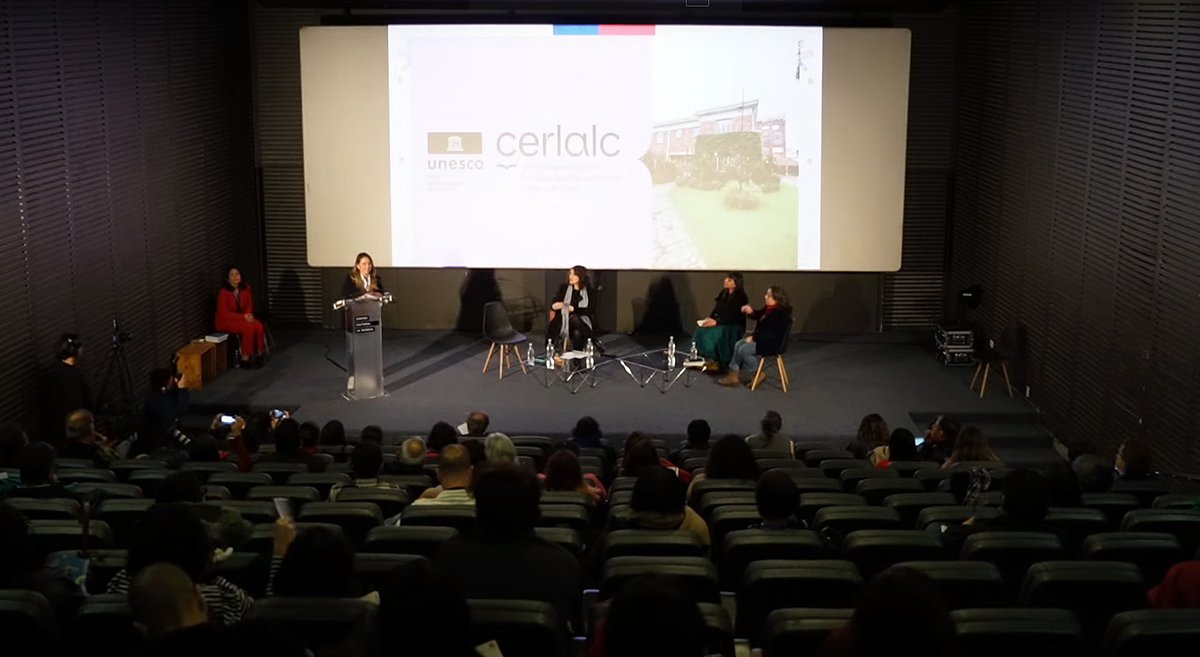 [EN VIVO] Comienza el segundo día del #SeminarioPatrimonio2025 con la Mesa VI: “Bibliotecas, Lectura Pública y Bibliodiversidad” 📚
Participan <a href="/BibliotecasSNBP/">Bibliotecas Públicas</a>, <a href="/BiblioGMistral/">Biblioteca Regional Gabriela Mistral</a>, Biblioteca Cuir y <a href="/Cerlalc/">CERLALC</a>. Modera Marcela Valdés, directora Btca. de Stgo
📺 youtube.com/live/il0GjxTSZ…