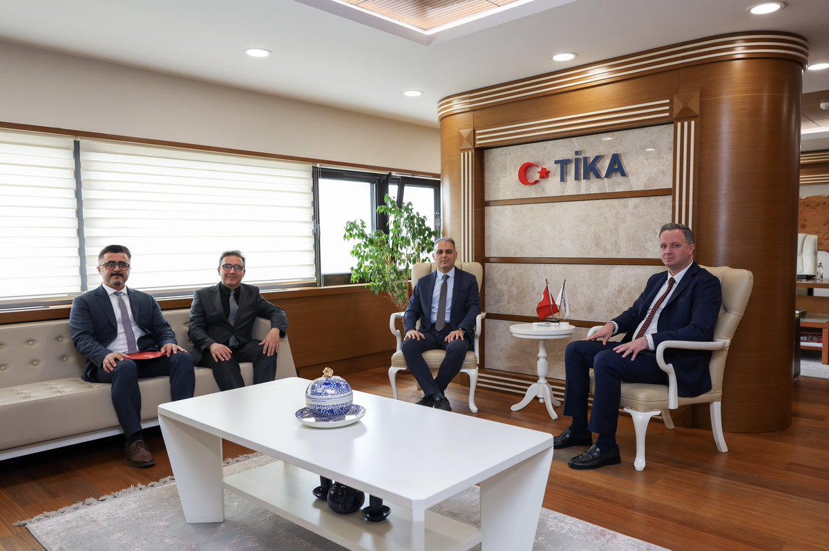TiKA tweet media