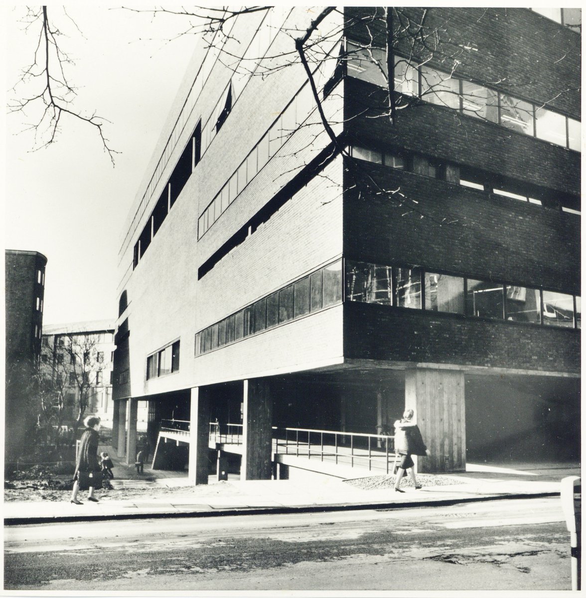 Newcastle Uni Special Collections & Archives (@ncllibspeccoll) on Twitter photo Did you know <a href="/UniofNewcastle/">Newcastle University</a>'s Merz Court Building was officially opened 60 years ago yesterday, on the 7th May 1965, by Harold Wilson?
Read the pamplet produced for the event, desribing the new building on CollectionsCaptured here: cdm21051.contentdm.oclc.org/digital/collec…
#ThrowbackThursday Did you know <a href="/UniofNewcastle/">Newcastle University</a>'s Merz Court Building was officially opened 60 years ago yesterday, on the 7th May 1965, by Harold Wilson?
Read the pamplet produced for the event, desribing the new building on CollectionsCaptured here: cdm21051.contentdm.oclc.org/digital/collec…
#ThrowbackThursday