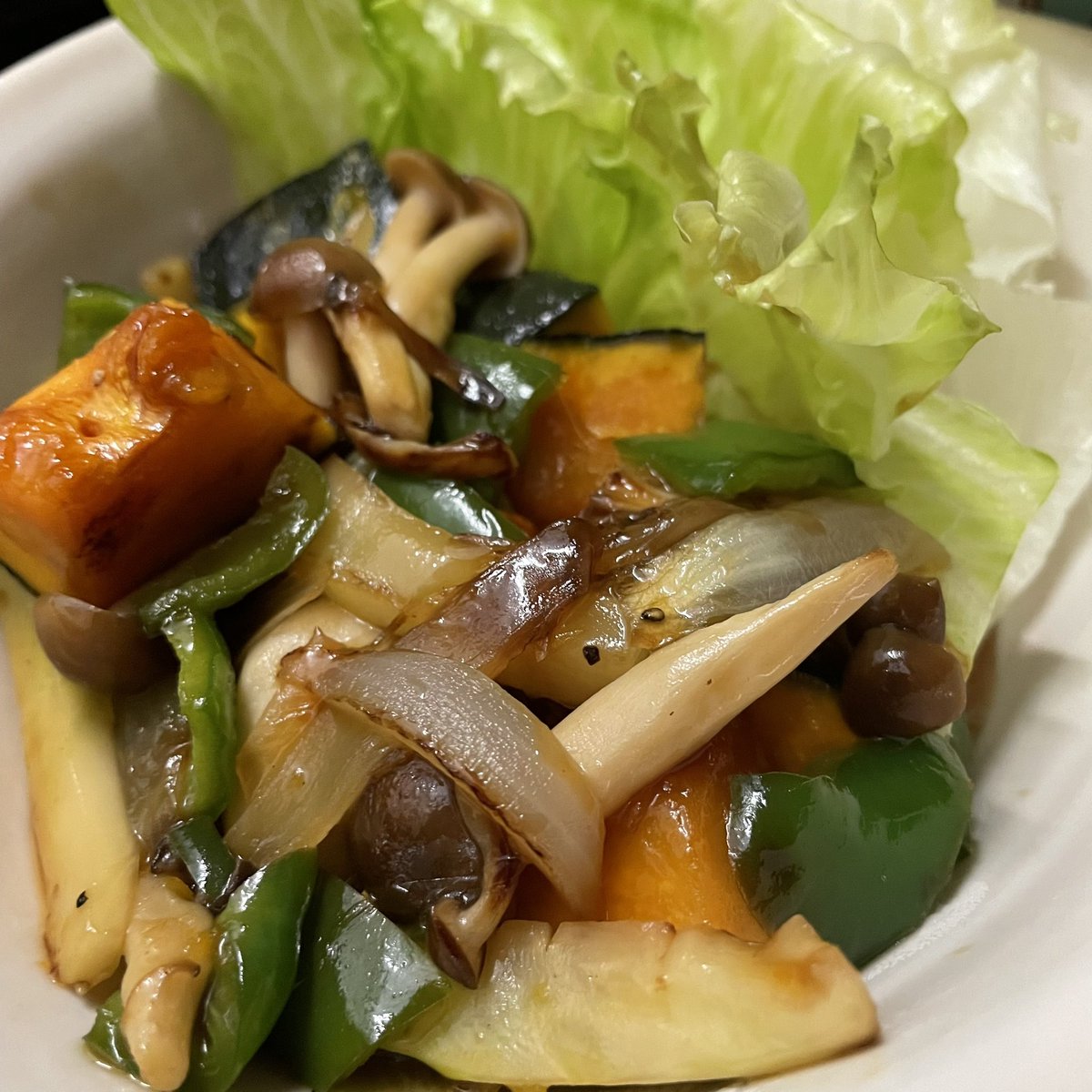 今日は26回目の結婚記念日✨✨
2人だし、特に何もせず赤飯だけ食べようとしてたところに『生シラス食べますか？』と。ありがたいねとしみじみ。
水戸に住んでよかった😃
#サンキューOP水産
#シラスと聞いて急遽鶏肉抜かれた酢豚
#結婚記念日フィッシュは二度寝に負けた