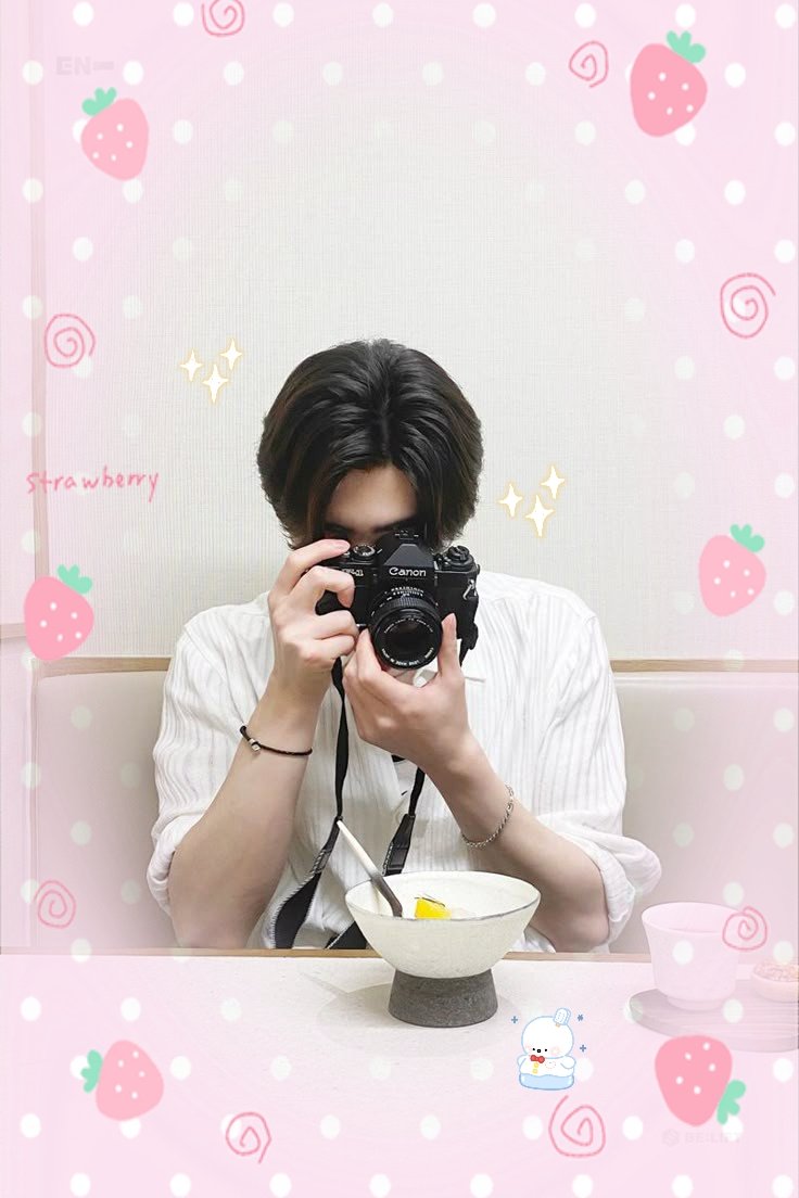 shao_owl's tweet photo. ❝𝚔𝚊𝚔𝚊𝚔𝚔, 𝚔𝚊𝚙𝚊𝚗 𝚍𝚒𝚖𝚊𝚔𝚊𝚗𝚗𝚢𝚊 𝚒𝚗𝚒𝚒?❞ -❥･•𝚜𝚑𝚊𝚘

❝𝚜𝚊𝚋𝚊𝚛 𝚢𝚊 𝚜𝚊𝚢𝚊𝚗𝚐, 𝚔𝚊𝚔𝚊𝚔 𝚏𝚘𝚝𝚘 𝚍𝚞𝚕𝚞 𝚖𝚊𝚔𝚊𝚗𝚊𝚗𝚗𝚢𝚊❞ -❥𓂃𓏧𝚔𝚊𝚔 𝚑𝚘𝚘𝚗
#ENSD #ENGENESelcaDay #SUNGHOON #SUNGHOON_ENHYPEN #ENGENE #ENHYPEN @ENHYPEN_members https://t.co/BttBLi7gYx