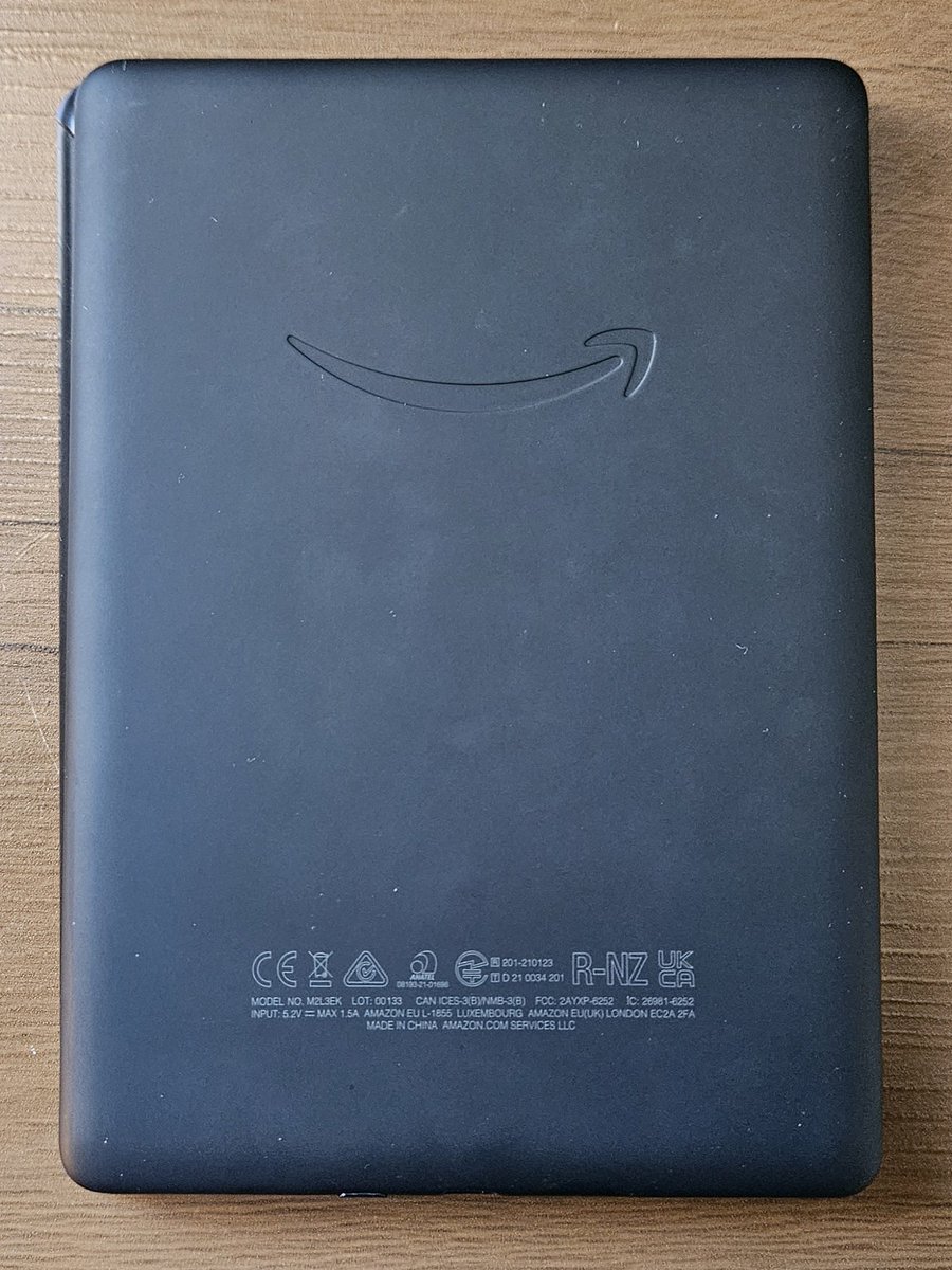 VENDA URGENTE 

estou vendendo meu kindle paperwhite (11 geração), já tem alguns anos de uso mas nunca tive nenhum problema com ele, não acompanha carregador! posso mandar mais fotos na dm
tenho feedbacks positivos no fixado

R$300 + frete (faço envio pelo superfrete)