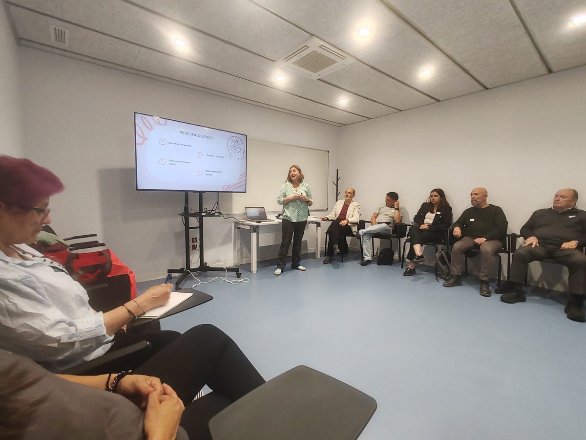 SeniorLab's tweet photo. 🟣Molt contents del resultat de la sessió #SèniorsAnònims per compartir i dialogar al voltant de la jubilació
👉Un enorme agraïment a totes les persones que us vau sumar al grup epr les aportacions, reflexions i vivències compartides!
📍Centre Cívic Gregal
#SeniorLab #Reus https://t.co/vSqKW9emH7