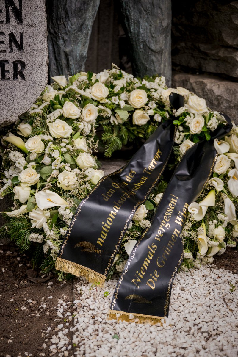 Am Tag der Befreiung, der sich heuer zum 80. Mal jährt, gedenken wir der Opfer des nationalsozialistischen Terrors. Bei d feierlichen Kranzniederlegung #Morzinplatz setzen wir ein Zeichen gegen d Vergessen, gegen Rechtsextremismus &amp; für eine offene Gesellschaft. #niewieder #8mai