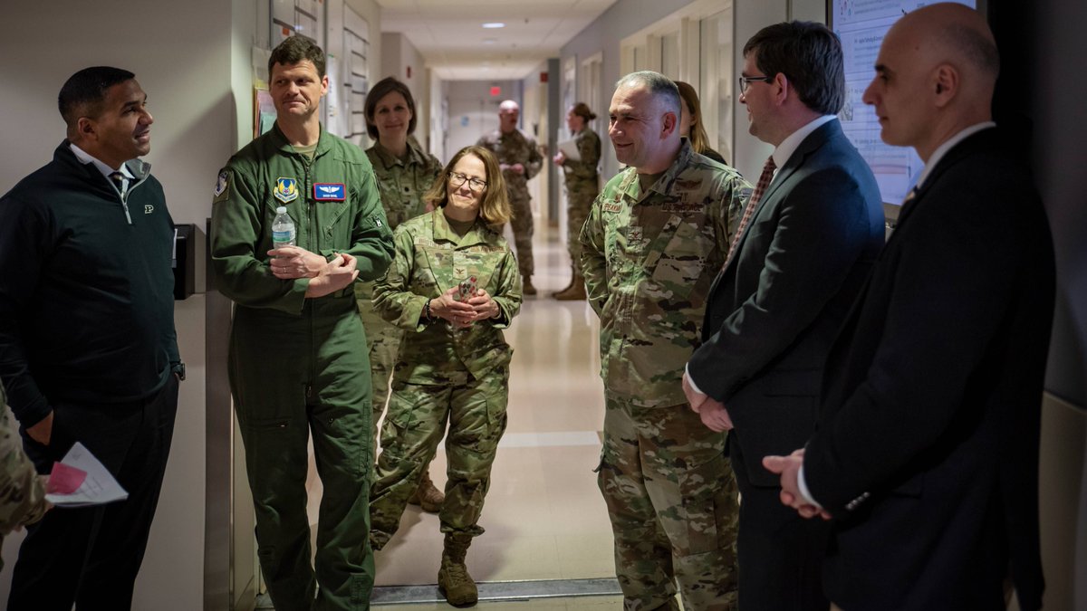 AFResearchLab's tweet photo. AFRL's United States School of Aerospace Medicine launched a new partnership with @LifeAtPurdue to expand educational opportunities for Airman and Guardians via the Master of Public Health, or MPH, program. ✈️🤝🏫
Learn more 👉 https://t.co/am19wGK6tX
#AFRL | #Purdue | #USAFSAM https://t.co/nHO8c9tWIj