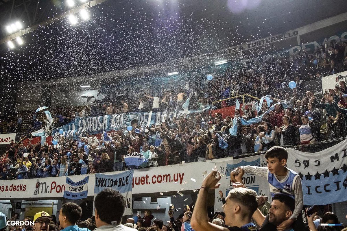 Un escudo, una esquina, dos colores, una historia juntos.

81 años de pasión inexplicable. De amor incondicional. De estar contigo en la cima y en el pozo. 

Feliz aniversario Club Atlético Cordón. 
Orgullosos de verte crecer. #MiClub.